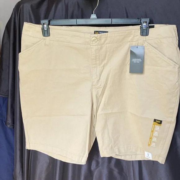 Lee Bermuda short regular fit midrise with 9 in inseam safari tan 24W - Picture 12 of 17